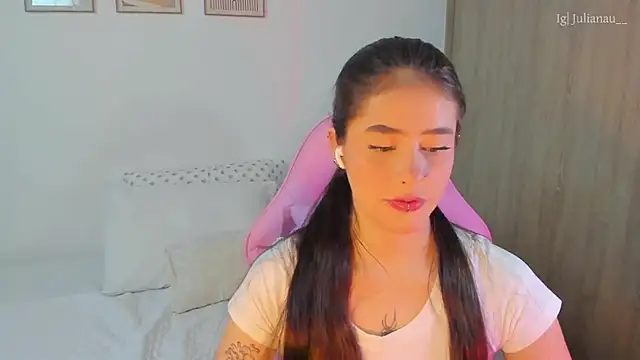 Snapshot of iriswest_ chatting on 03-14-25, 02:20 iriswest  online show from 03-14-25, 02:20