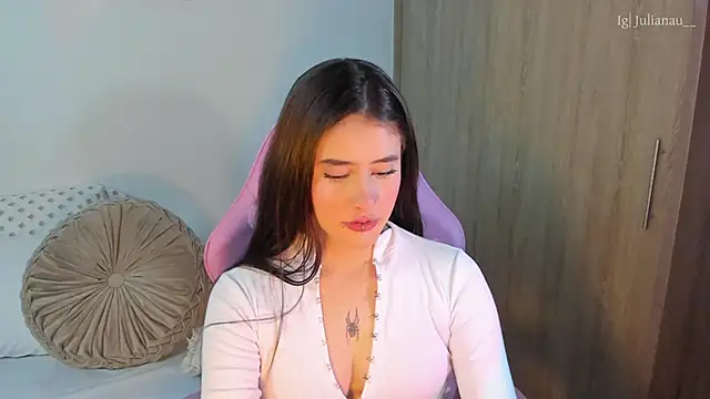 Snapshot of iriswest_ chatting on 03-23-25, 02:26 iriswest  online show from 03-23-25, 02:26