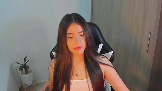 Snapshot of iriswest_ chatting on 02-21-25, 01:44 iriswest  online show from 02-21-25, 01:44