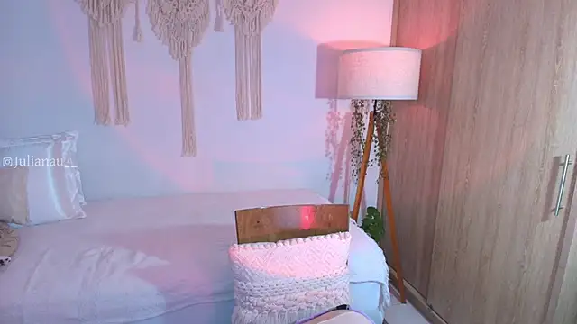 iriswest  online show from 11-17-25, 12:36