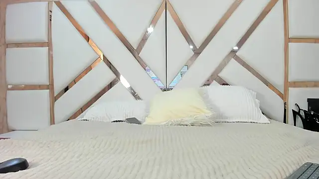 Snapshot of WowAna chatting on 03-16-25, 09:05 WowAna online show from 03-16-25, 09:05