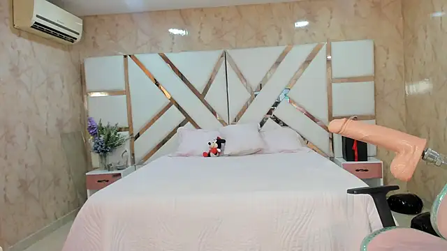 Snapshot of WowAna chatting on 02-09-25, 06:33 WowAna online show from 02-09-25, 06:33