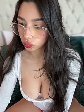 Snapshot of LoveLillyy chatting on 01-21-25, 08:11 LoveLillyy online show from 01-21-25, 08:11