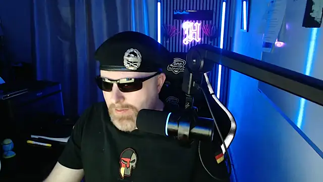 Snapshot of DerPornoPete chatting on 06-10-26, 11:17 DerPornoPete online show from 06-10-26, 11:17