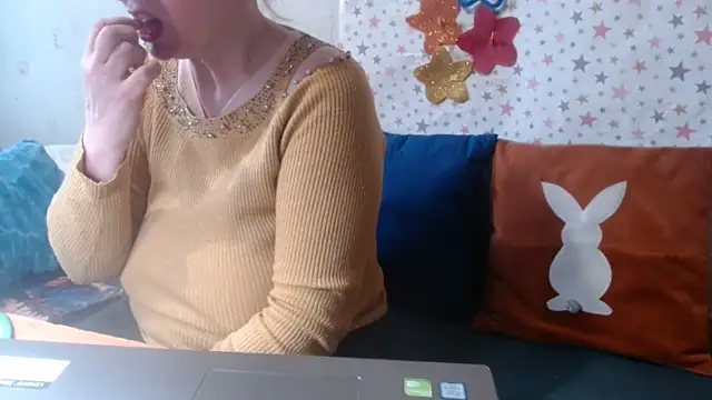 QueenLana online show from 04-09-26, 07:25