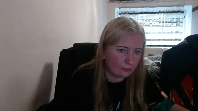 PeterAndJen online show from 05-12-26, 04:13