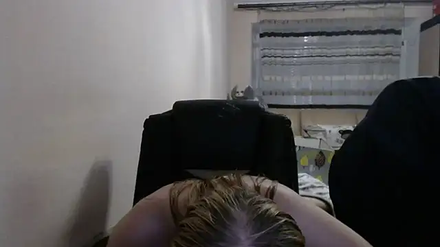 PeterAndJen online show from 05-25-26, 06:17