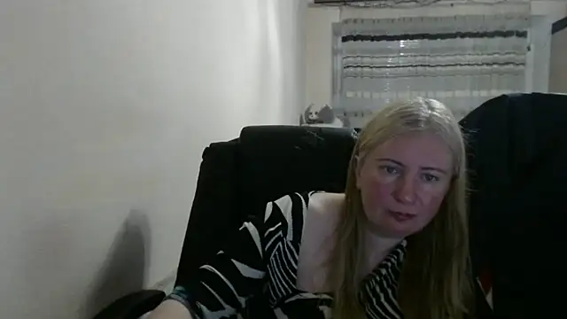 PeterAndJen online show from 05-10-26, 05:48