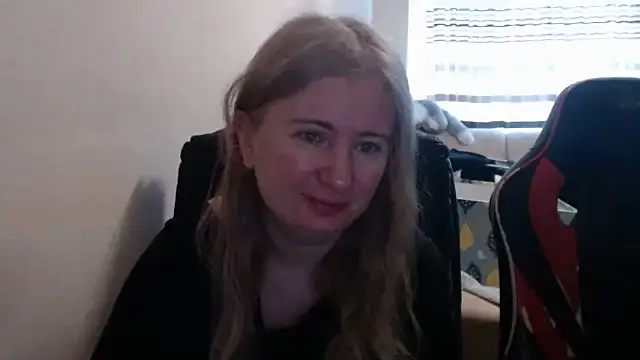 Snapshot of PeterAndJen chatting on 04-06-26, 05:41 PeterAndJen online show from 04-06-26, 05:41