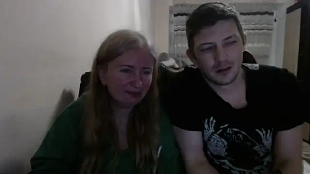 Snapshot of PeterAndJen chatting on 04-15-26, 07:58 PeterAndJen online show from 04-15-26, 07:58