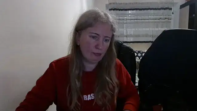 Snapshot of PeterAndJen chatting on 04-07-26, 06:21 PeterAndJen online show from 04-07-26, 06:21