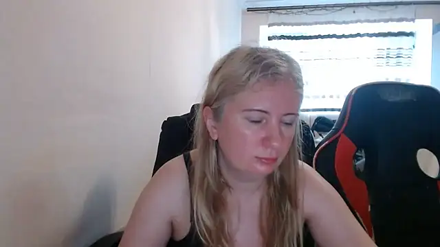PeterAndJen online show from 06-30-26, 04:12