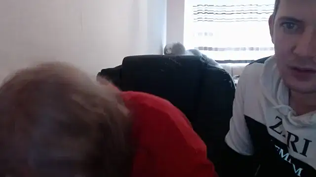 Snapshot of PeterAndJen chatting on 04-12-26, 07:55 PeterAndJen online show from 04-12-26, 07:55