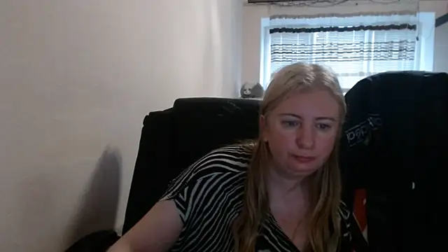 PeterAndJen online show from 05-13-26, 04:41