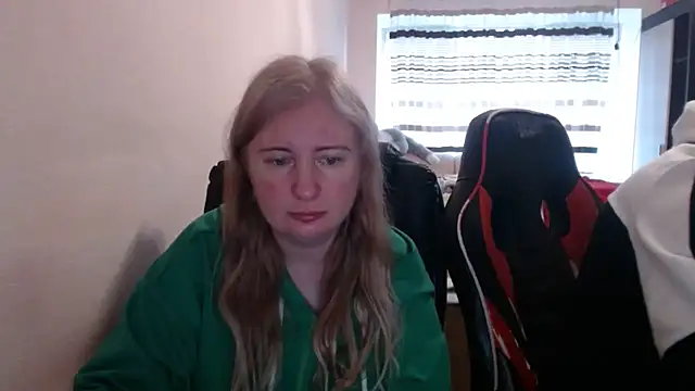 Snapshot of PeterAndJen chatting on 04-15-26, 05:13 PeterAndJen online show from 04-15-26, 05:13