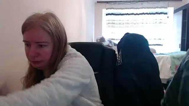 PeterAndJen online show from 02-04-26, 06:52