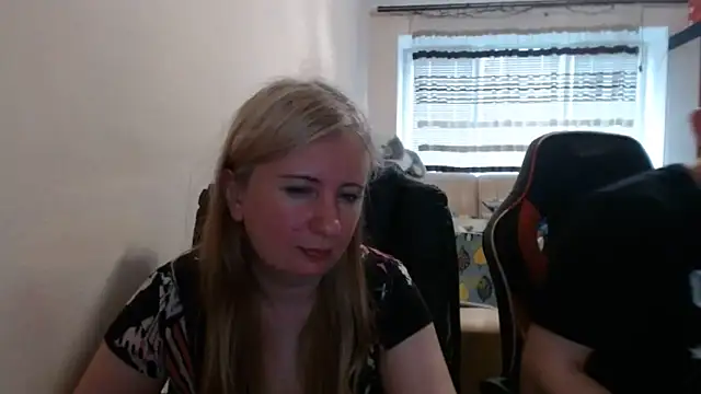 PeterAndJen online show from 05-27-26, 04:25