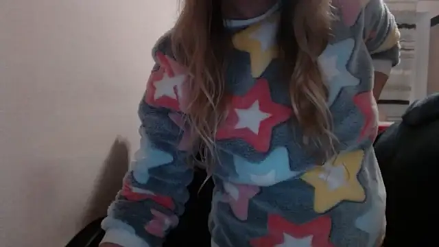 PeterAndJen online show from 12-19-25, 06:32