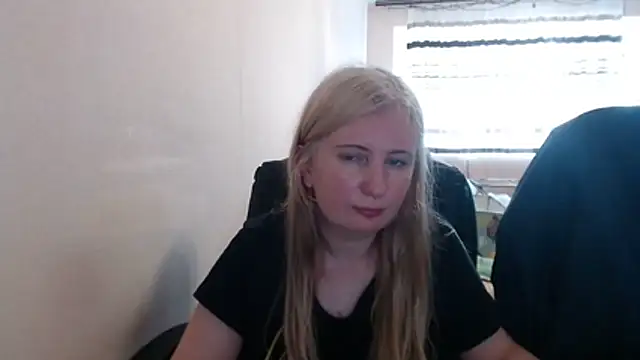 PeterAndJen online show from 05-18-26, 04:23