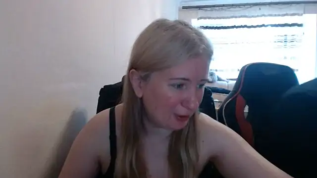 PeterAndJen online show from 06-16-26, 05:40