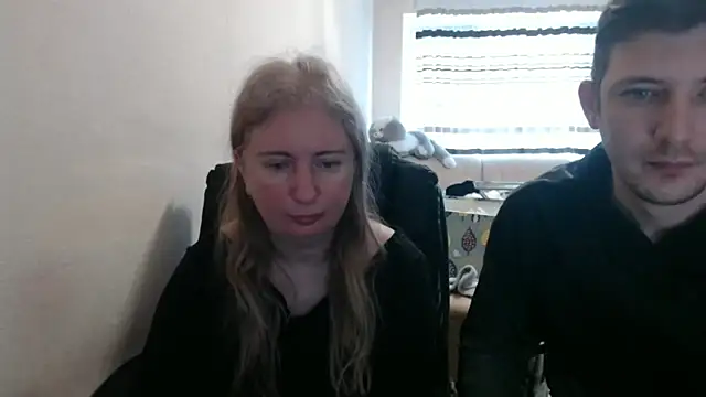 Snapshot of PeterAndJen chatting on 04-05-26, 06:09 PeterAndJen online show from 04-05-26, 06:09