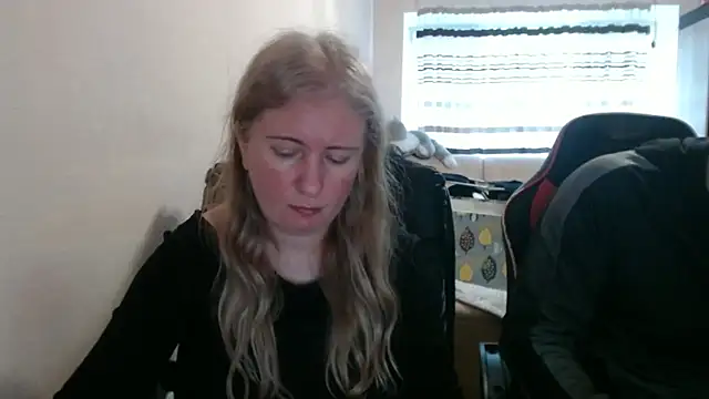 Snapshot of PeterAndJen chatting on 04-05-26, 06:14 PeterAndJen online show from 04-05-26, 06:14