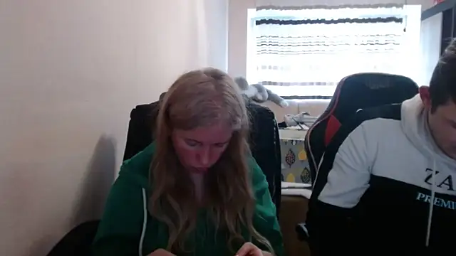 Snapshot of PeterAndJen chatting on 04-15-26, 05:28 PeterAndJen online show from 04-15-26, 05:28