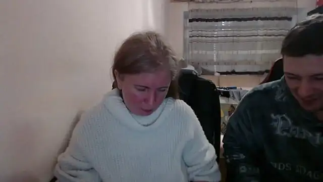 Snapshot of PeterAndJen chatting on 03-06-26, 06:25 PeterAndJen online show from 03-06-26, 06:25