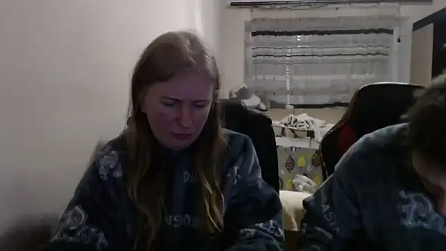 PeterAndJen online show from 02-05-26, 07:10