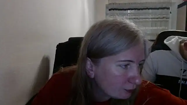 Snapshot of PeterAndJen chatting on 04-11-26, 07:50 PeterAndJen online show from 04-11-26, 07:50