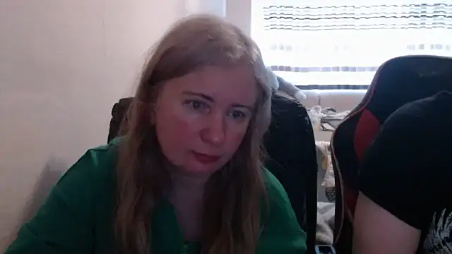 Snapshot of PeterAndJen chatting on 04-16-26, 08:04 PeterAndJen online show from 04-16-26, 08:04