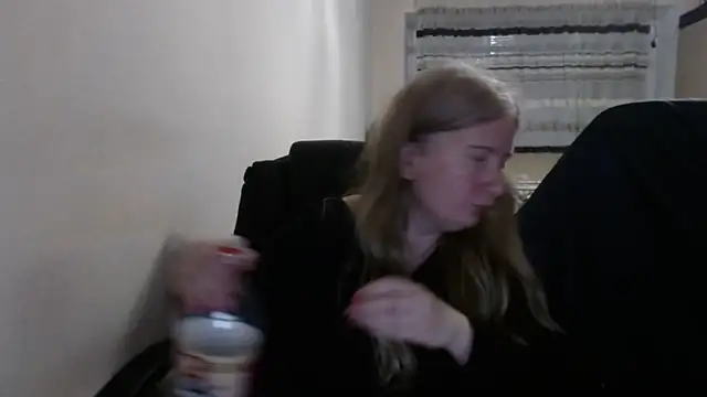 Snapshot of PeterAndJen chatting on 04-03-26, 05:41 PeterAndJen online show from 04-03-26, 05:41