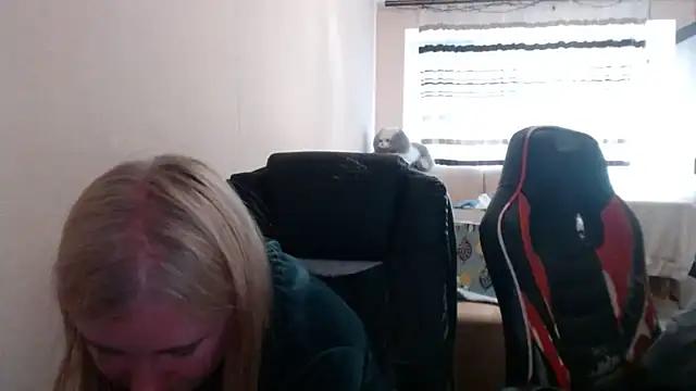 PeterAndJen online show from 05-14-26, 07:00