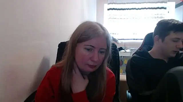 Snapshot of PeterAndJen chatting on 04-09-26, 06:30 PeterAndJen online show from 04-09-26, 06:30