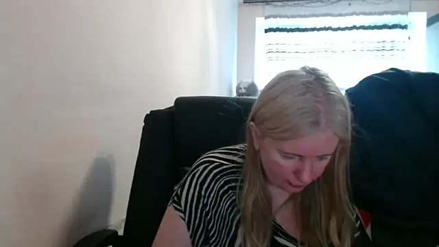 PeterAndJen online show from 05-11-26, 06:04