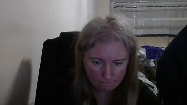 Snapshot of PeterAndJen chatting on 04-06-26, 06:09 PeterAndJen online show from 04-06-26, 06:09