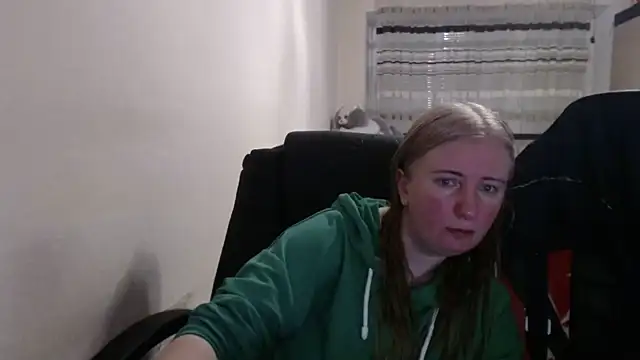 Snapshot of PeterAndJen chatting on 03-25-26, 07:35 PeterAndJen online show from 03-25-26, 07:35