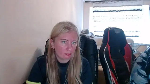 PeterAndJen online show from 06-04-26, 05:17