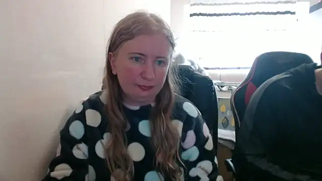 Snapshot of PeterAndJen chatting on 04-02-26, 04:57 PeterAndJen online show from 04-02-26, 04:57