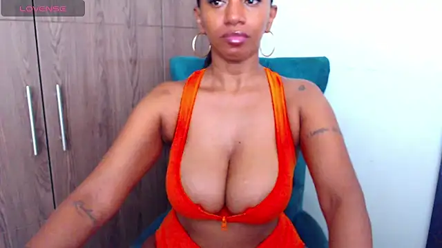 Snapshot of Pinkceeleste chatting on 03-08-26, 05:05 Pinkceeleste online show from 03-08-26, 05:05