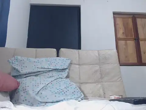 Snapshot of womancute chatting on 10-09-25, 03:07 womancute online show from 10-09-25, 03:07
