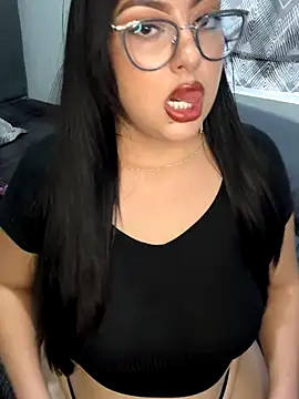 Snapshot of MileyGia chatting on 10-12-25, 10:22 MileyGia online show from 10-12-25, 10:22