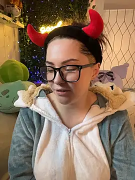 JennKenobi online show from 07-17-26, 03:09