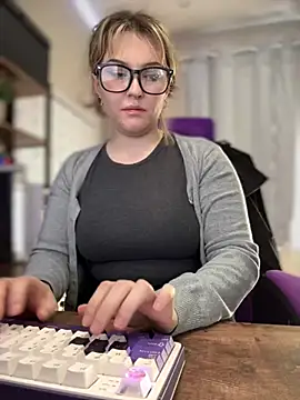 JennKenobi online show from 02-19-25, 02:55