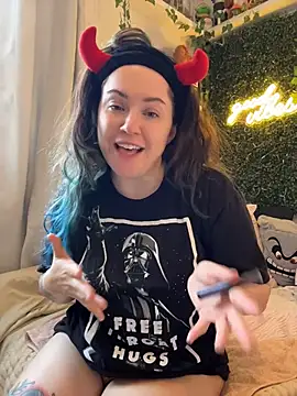 JennKenobi online show from 06-17-26, 01:10