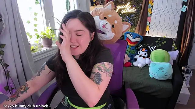 JennKenobi online show from 04-23-26, 01:46