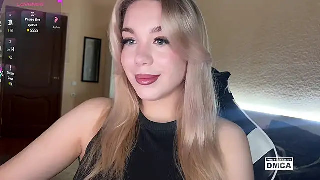 ariashaa online show from 11-23-25, 01:43