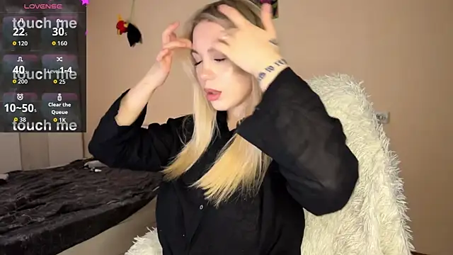 ariashaa online show from 10-25-25, 02:17