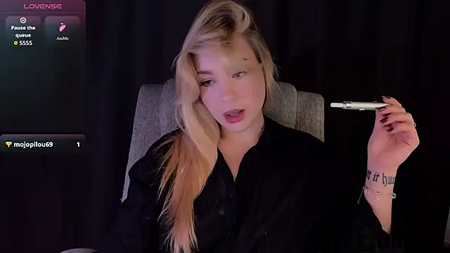 Snapshot of ariashaa chatting on 07-12-26, 12:06 ariashaa online show from 07-12-26, 12:06
