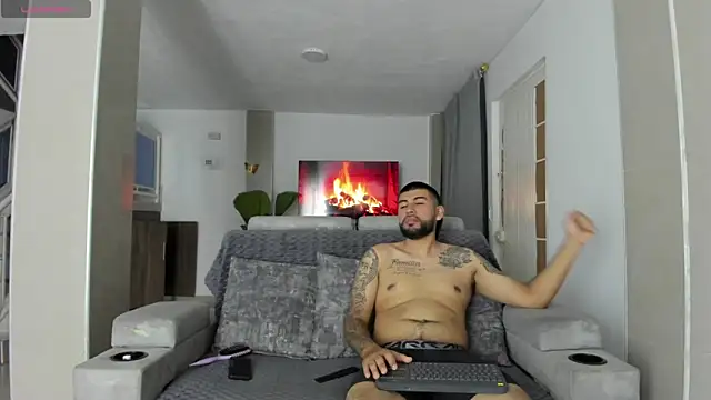 DulceRomance online show from 03-05-26, 03:47